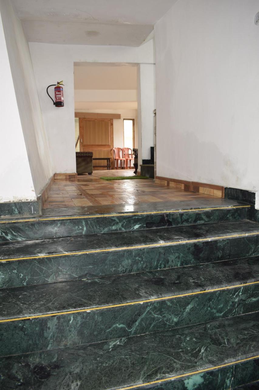 Oyo 23298 Hotel Uttaranchal Inn Нейнитал Екстериор снимка