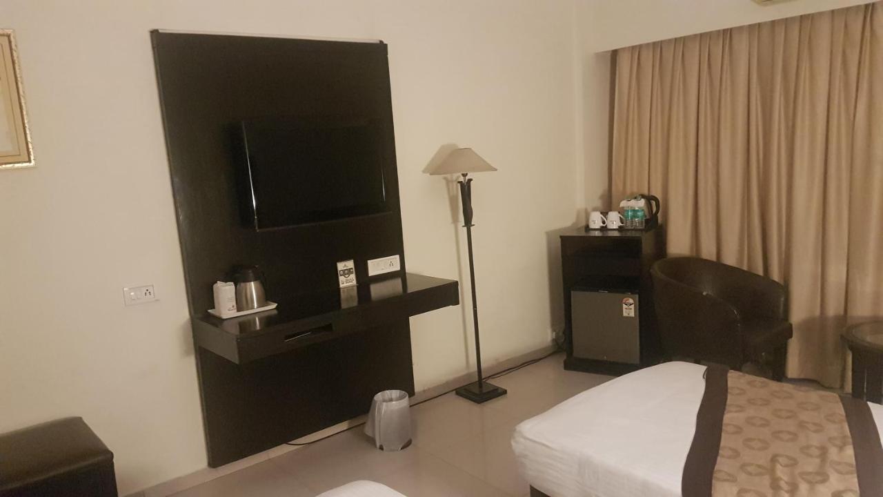 Oyo 23298 Hotel Uttaranchal Inn Нейнитал Екстериор снимка